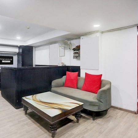 Super Townhouse Shahdara Near Yamuna Sports Complex Formerly Hotel Ipotel New Delhi Eksteriør bilde