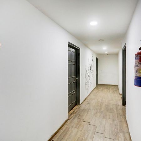 Super Townhouse Shahdara Near Yamuna Sports Complex Formerly Hotel Ipotel New Delhi Eksteriør bilde