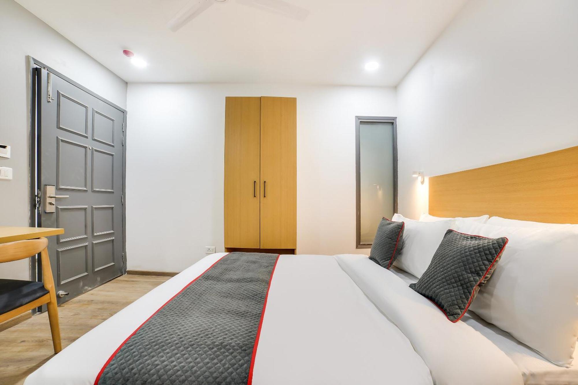 Super Townhouse Shahdara Near Yamuna Sports Complex Formerly Hotel Ipotel New Delhi Eksteriør bilde