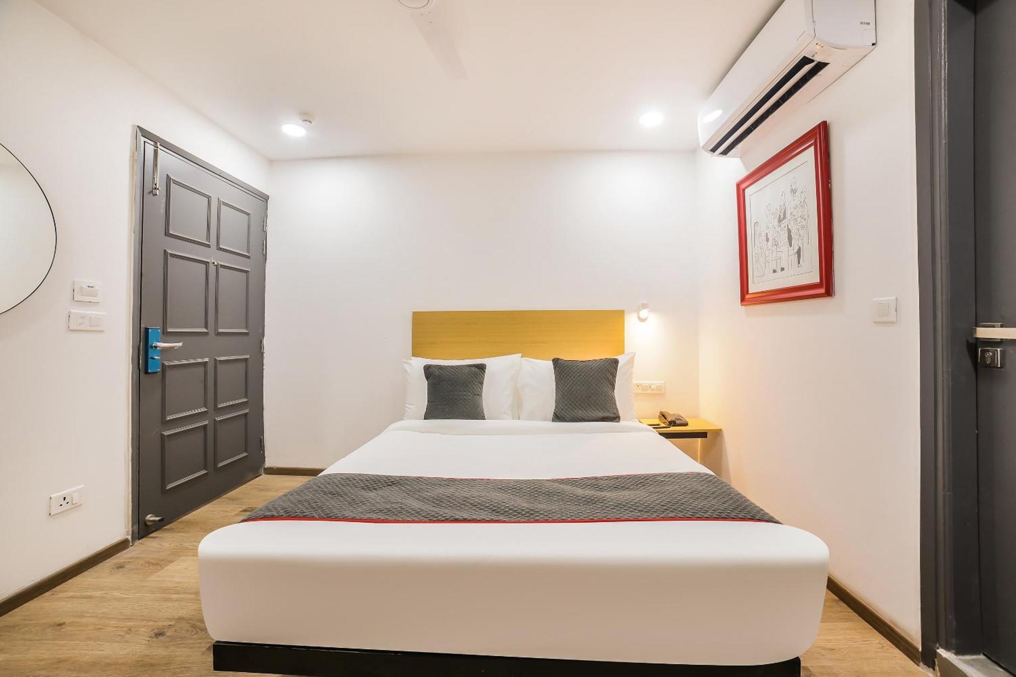 Super Townhouse Shahdara Near Yamuna Sports Complex Formerly Hotel Ipotel New Delhi Eksteriør bilde