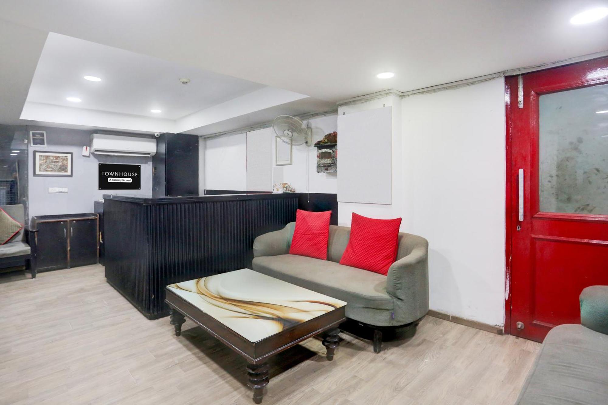 Super Townhouse Shahdara Near Yamuna Sports Complex Formerly Hotel Ipotel New Delhi Eksteriør bilde