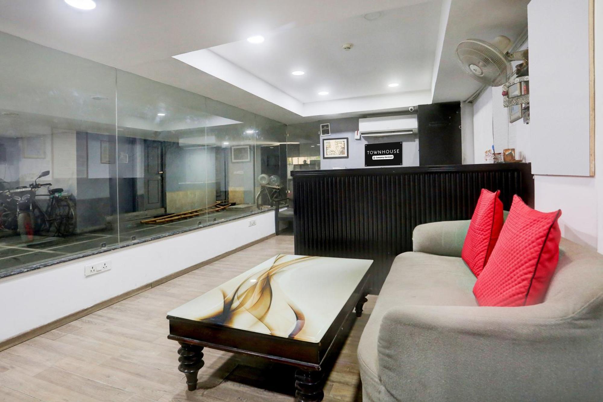Super Townhouse Shahdara Near Yamuna Sports Complex Formerly Hotel Ipotel New Delhi Eksteriør bilde