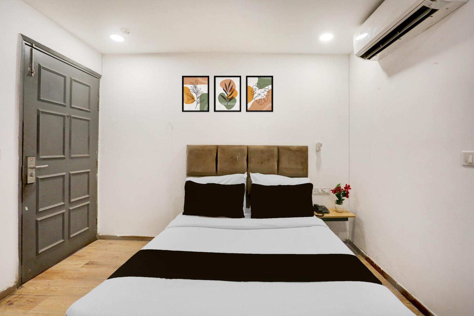 Super Townhouse Shahdara Near Yamuna Sports Complex Formerly Hotel Ipotel New Delhi Eksteriør bilde