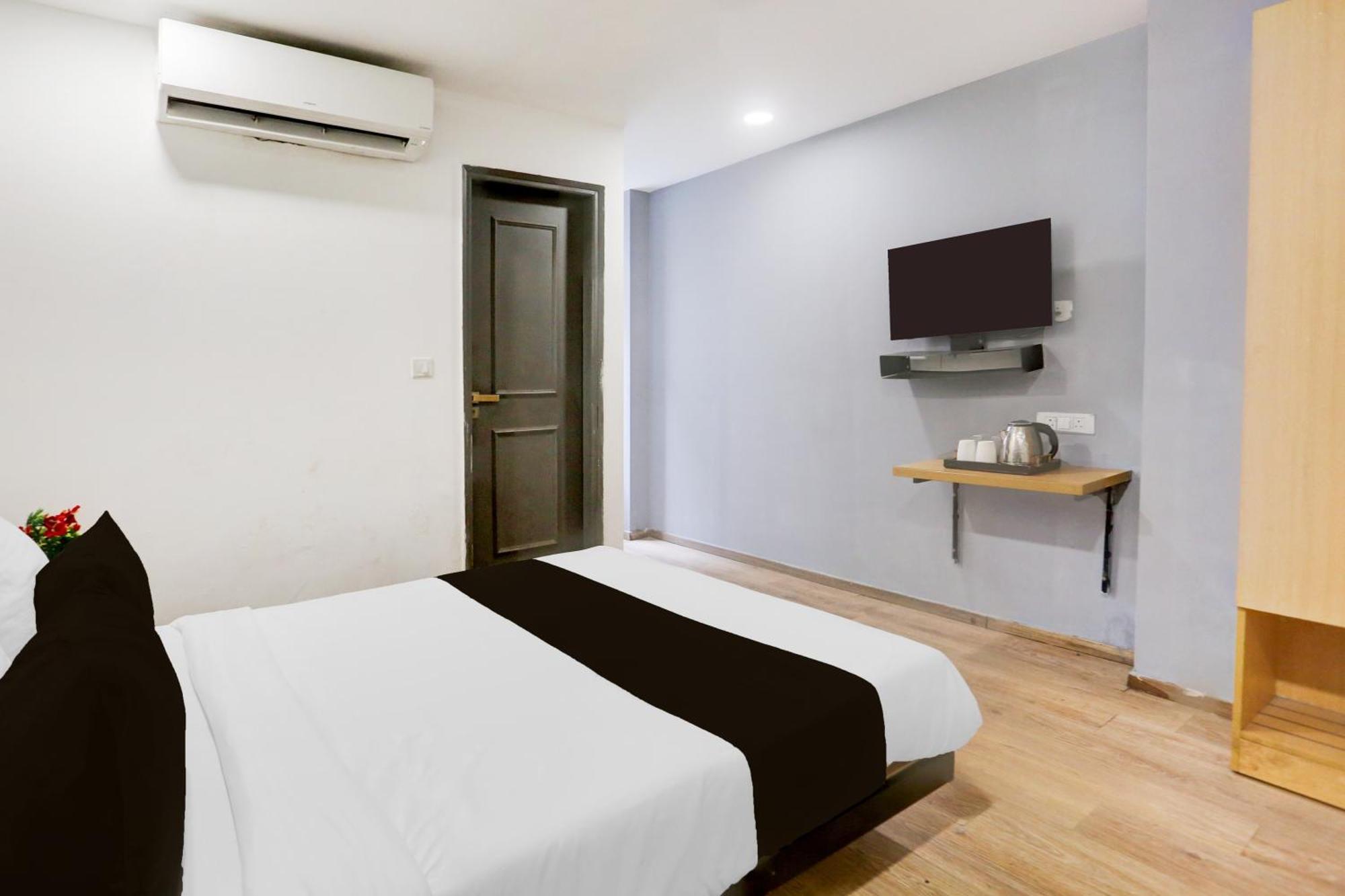 Super Townhouse Shahdara Near Yamuna Sports Complex Formerly Hotel Ipotel New Delhi Eksteriør bilde