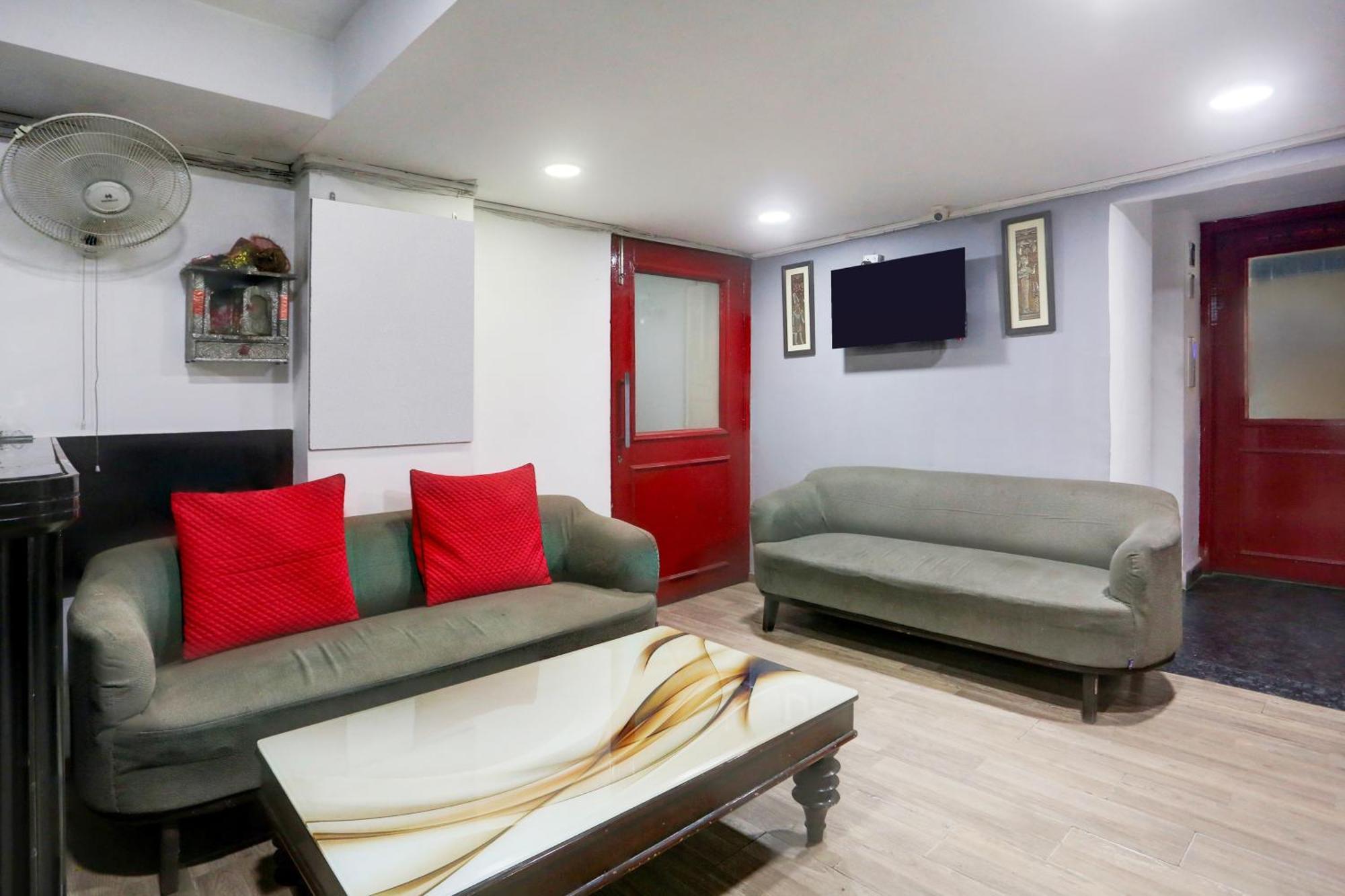 Super Townhouse Shahdara Near Yamuna Sports Complex Formerly Hotel Ipotel New Delhi Eksteriør bilde