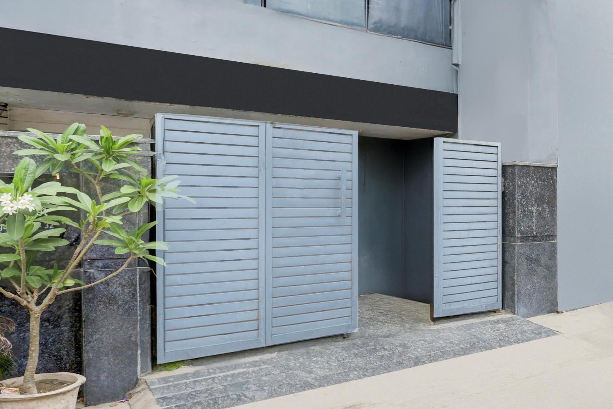 Super Townhouse Shahdara Near Yamuna Sports Complex Formerly Hotel Ipotel New Delhi Eksteriør bilde