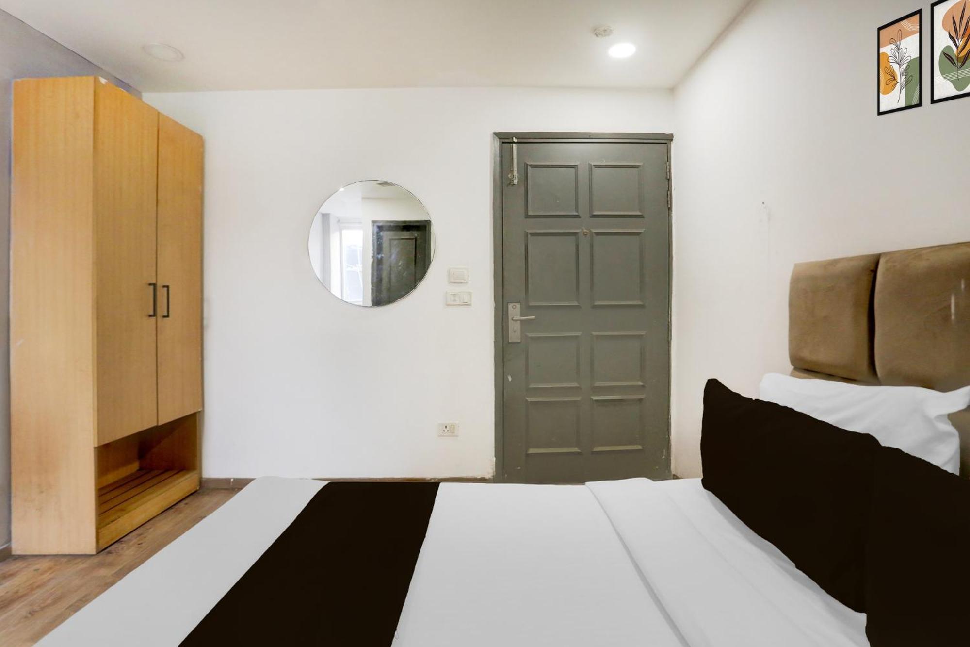 Super Townhouse Shahdara Near Yamuna Sports Complex Formerly Hotel Ipotel New Delhi Eksteriør bilde