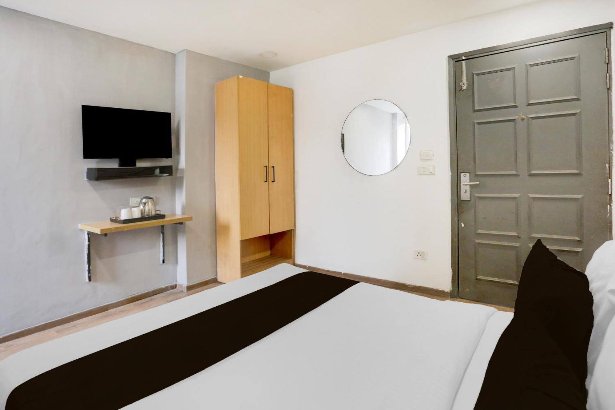 Super Townhouse Shahdara Near Yamuna Sports Complex Formerly Hotel Ipotel New Delhi Eksteriør bilde