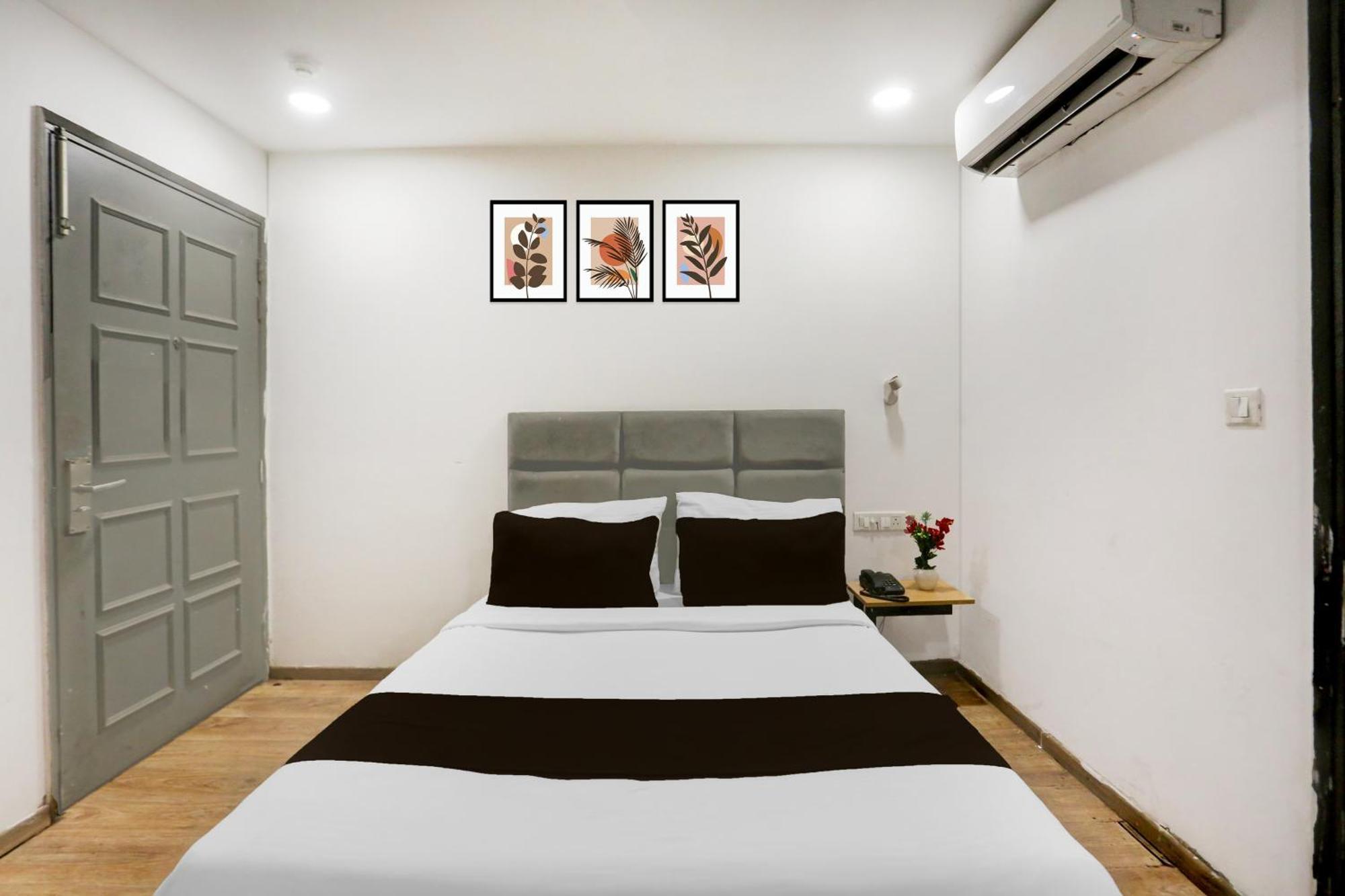 Super Townhouse Shahdara Near Yamuna Sports Complex Formerly Hotel Ipotel New Delhi Eksteriør bilde