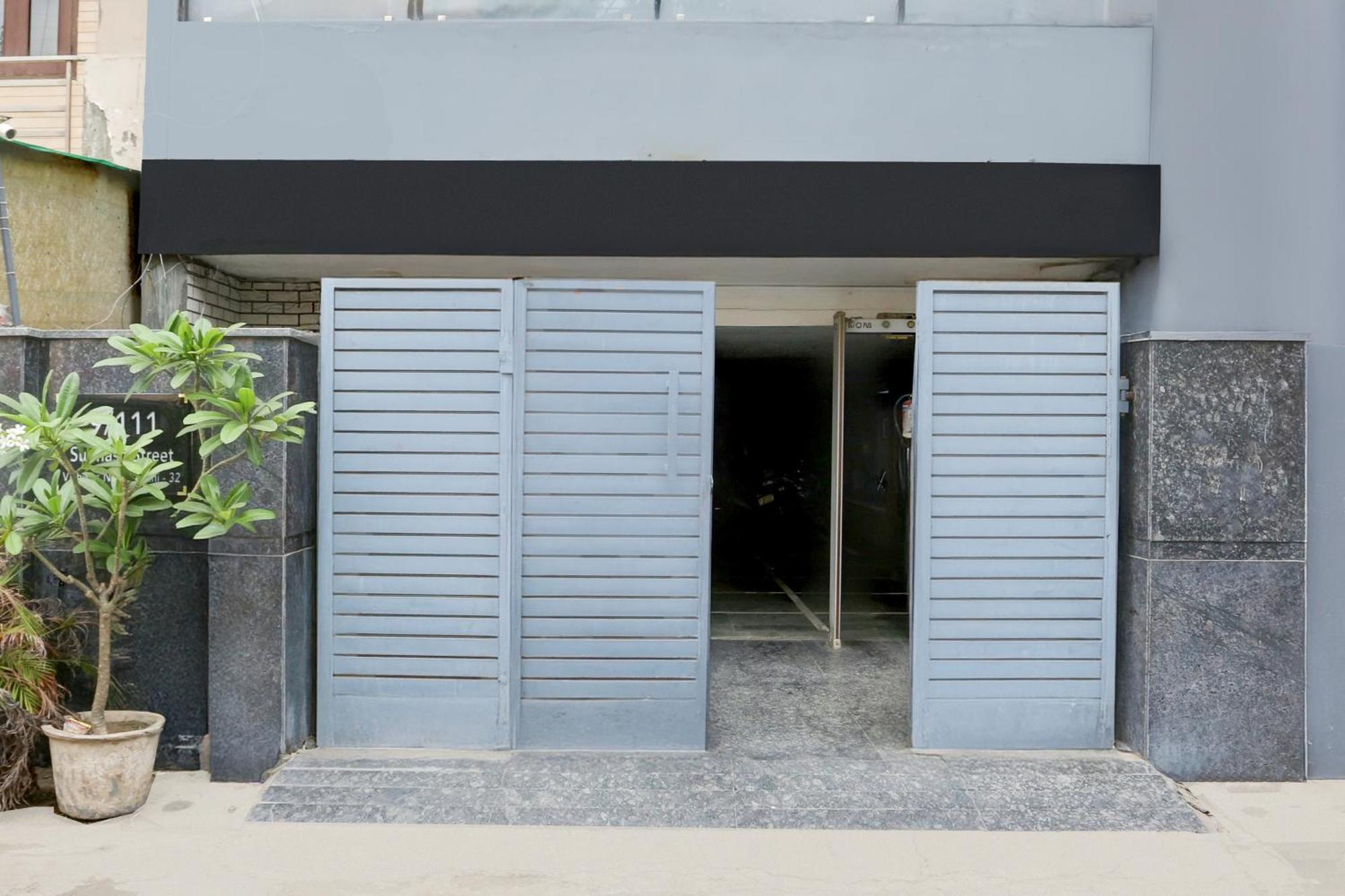 Super Townhouse Shahdara Near Yamuna Sports Complex Formerly Hotel Ipotel New Delhi Eksteriør bilde