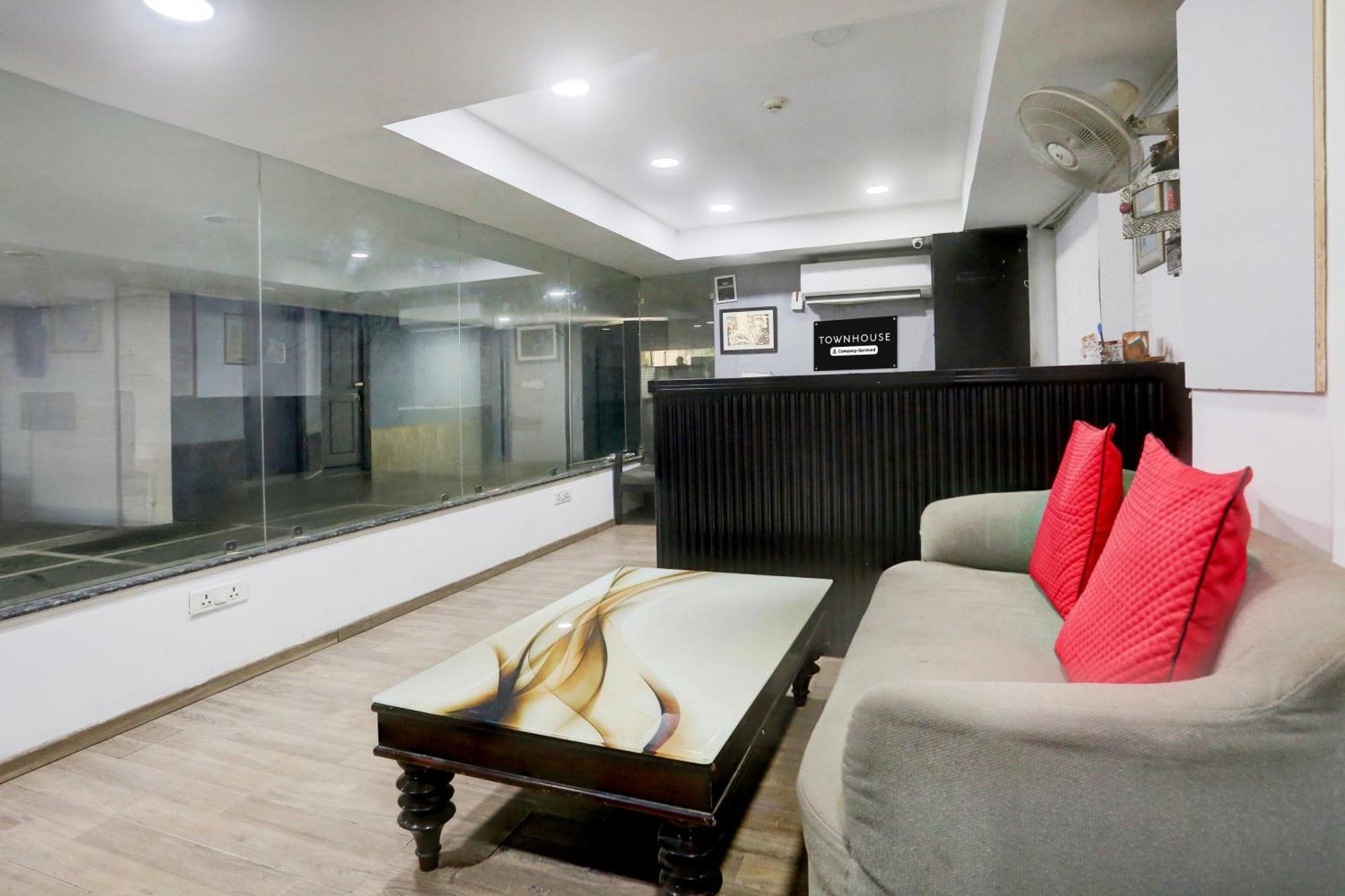 Super Townhouse Shahdara Near Yamuna Sports Complex Formerly Hotel Ipotel New Delhi Eksteriør bilde