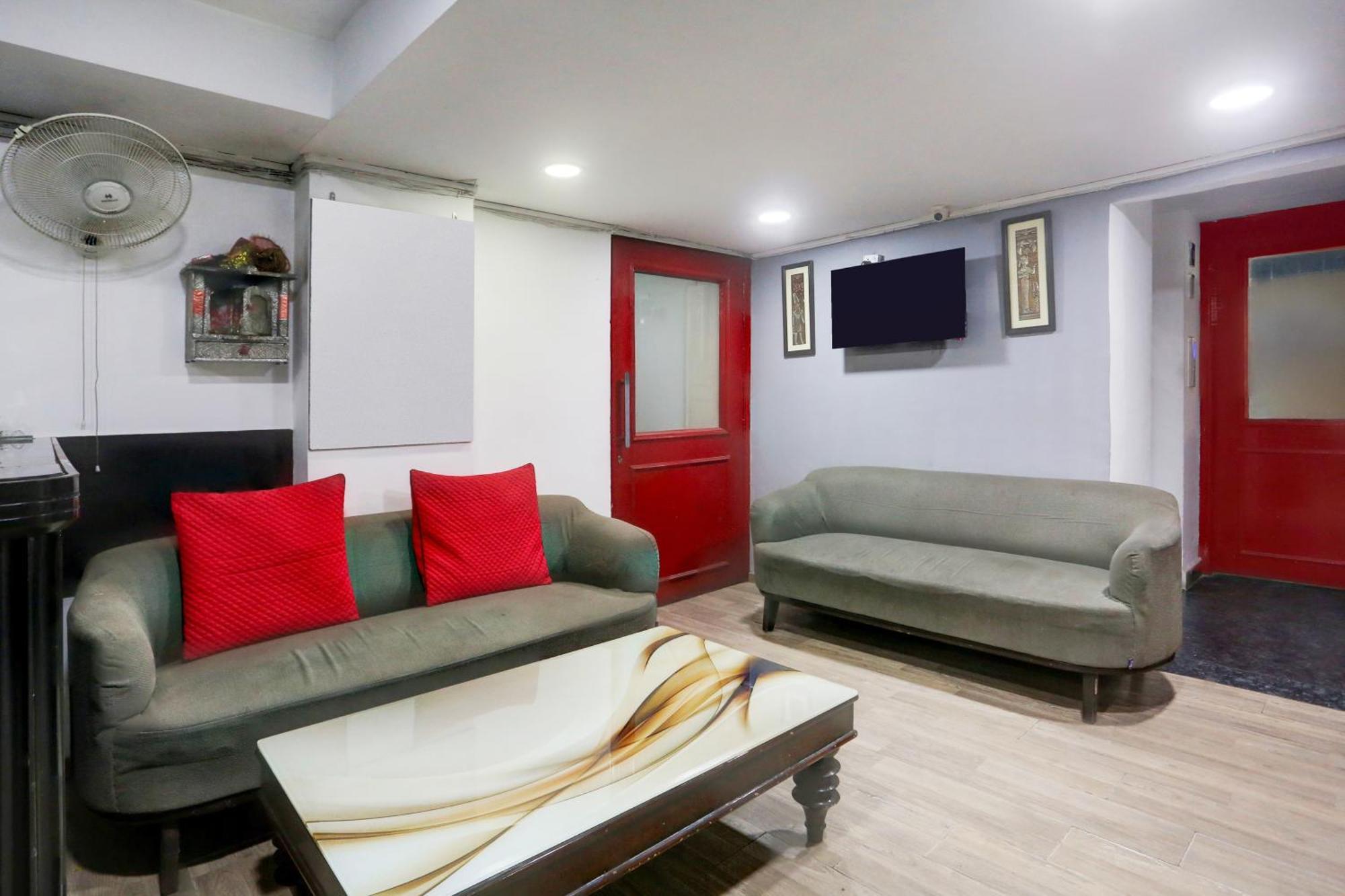 Super Townhouse Shahdara Near Yamuna Sports Complex Formerly Hotel Ipotel New Delhi Eksteriør bilde