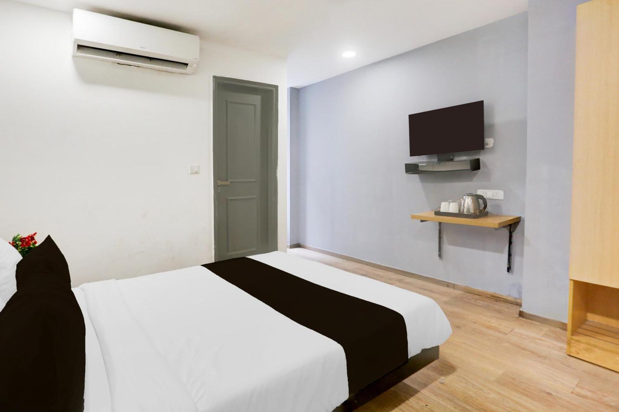 Super Townhouse Shahdara Near Yamuna Sports Complex Formerly Hotel Ipotel New Delhi Eksteriør bilde