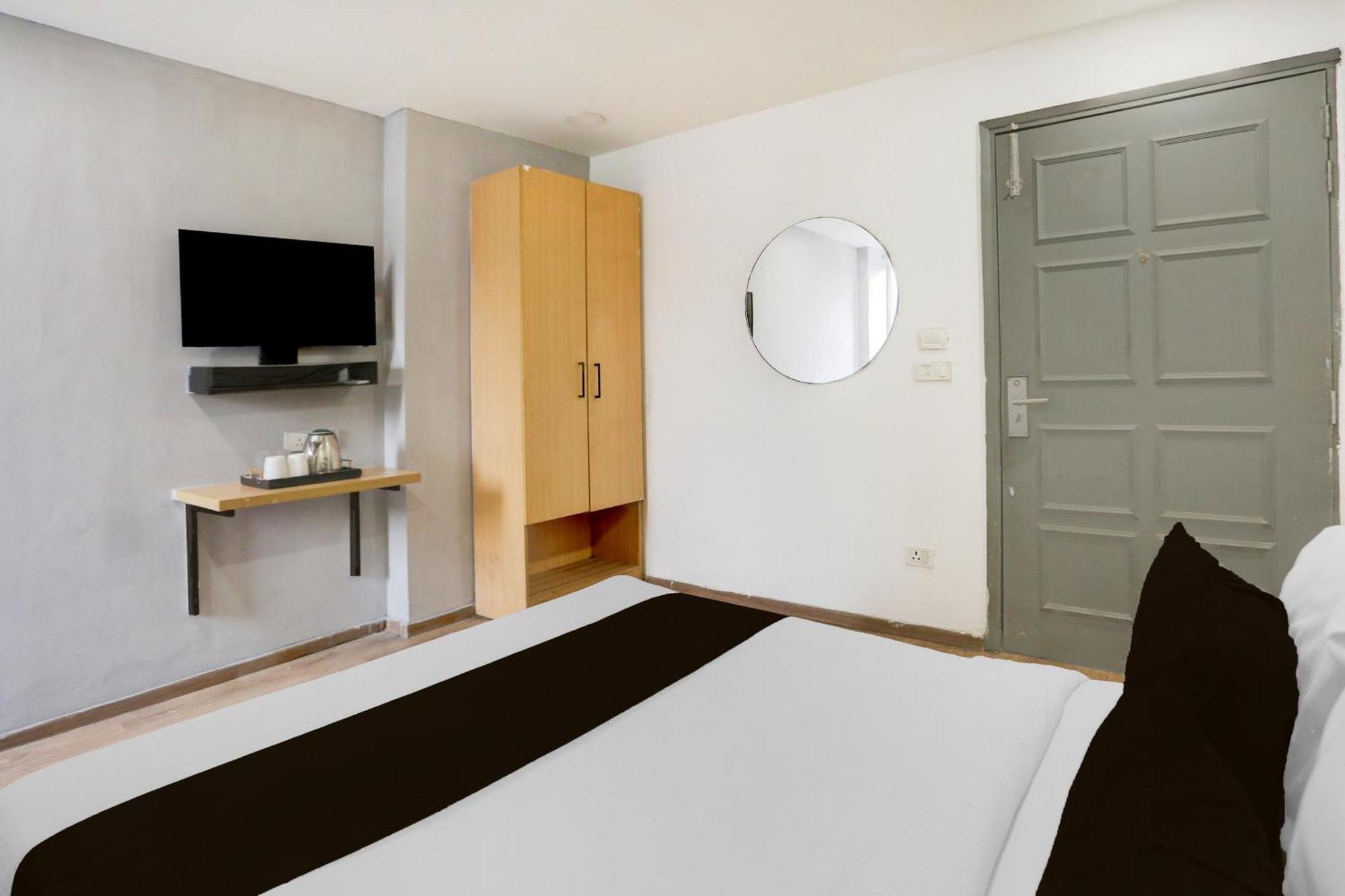 Super Townhouse Shahdara Near Yamuna Sports Complex Formerly Hotel Ipotel New Delhi Eksteriør bilde