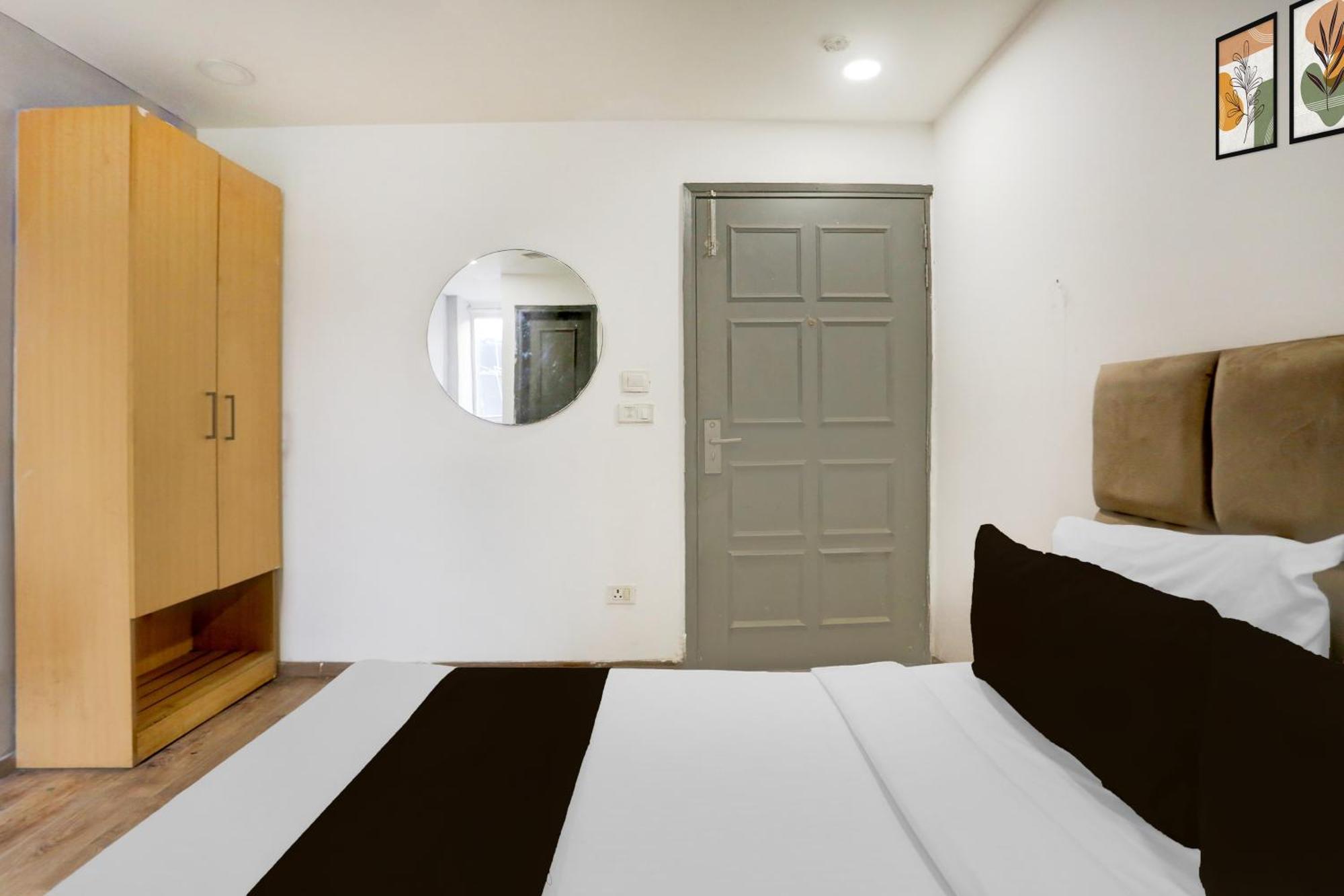 Super Townhouse Shahdara Near Yamuna Sports Complex Formerly Hotel Ipotel New Delhi Eksteriør bilde